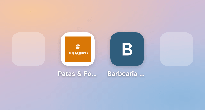 Uma loja com logo, que vai sobre fundo branco, e uma sem logo, com a inicial sobre a cor de destaque.